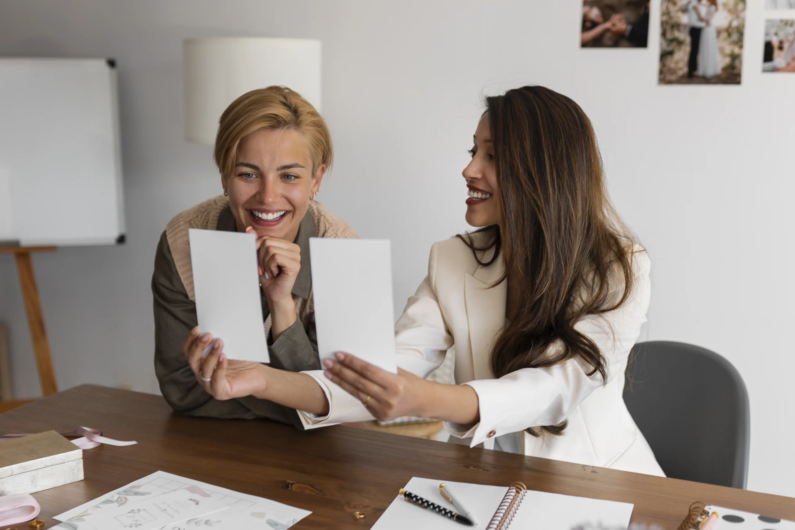 Premier entretien de conseil en image montre deux femmes qui discutent