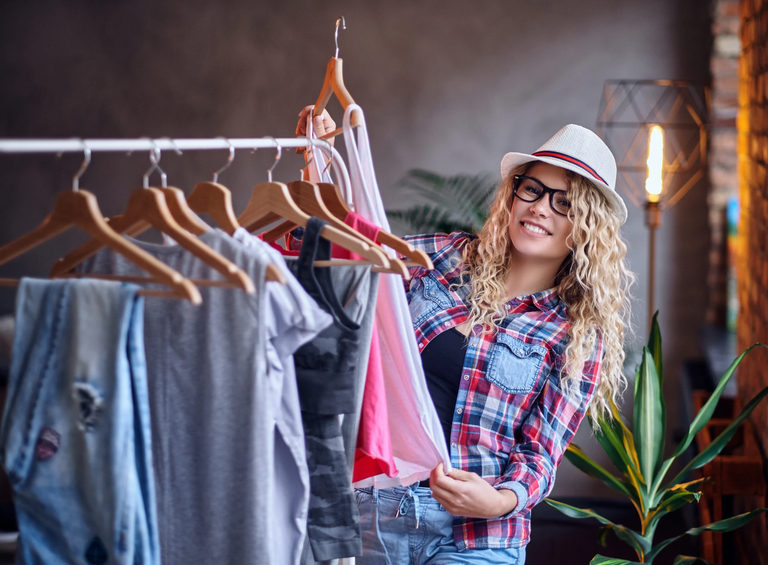 Femme en train de faire du shopping